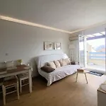 Beau T2 Climatise Avec Terrasse Et Parking - Fr-1-799-49 *